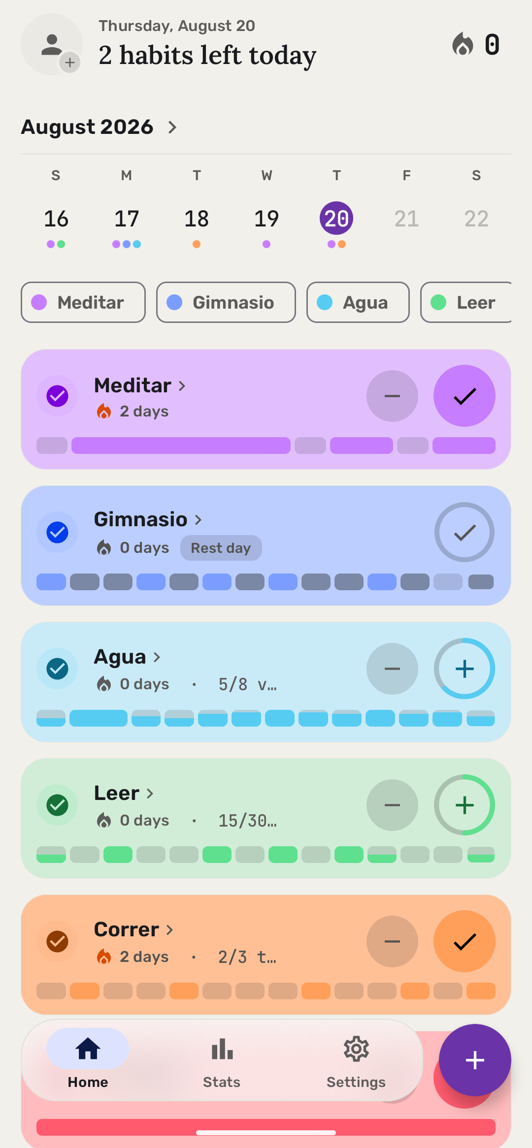 HabitGrid en tema claro: cinco tarjetas de hábito, cada una con el color de su hábito.